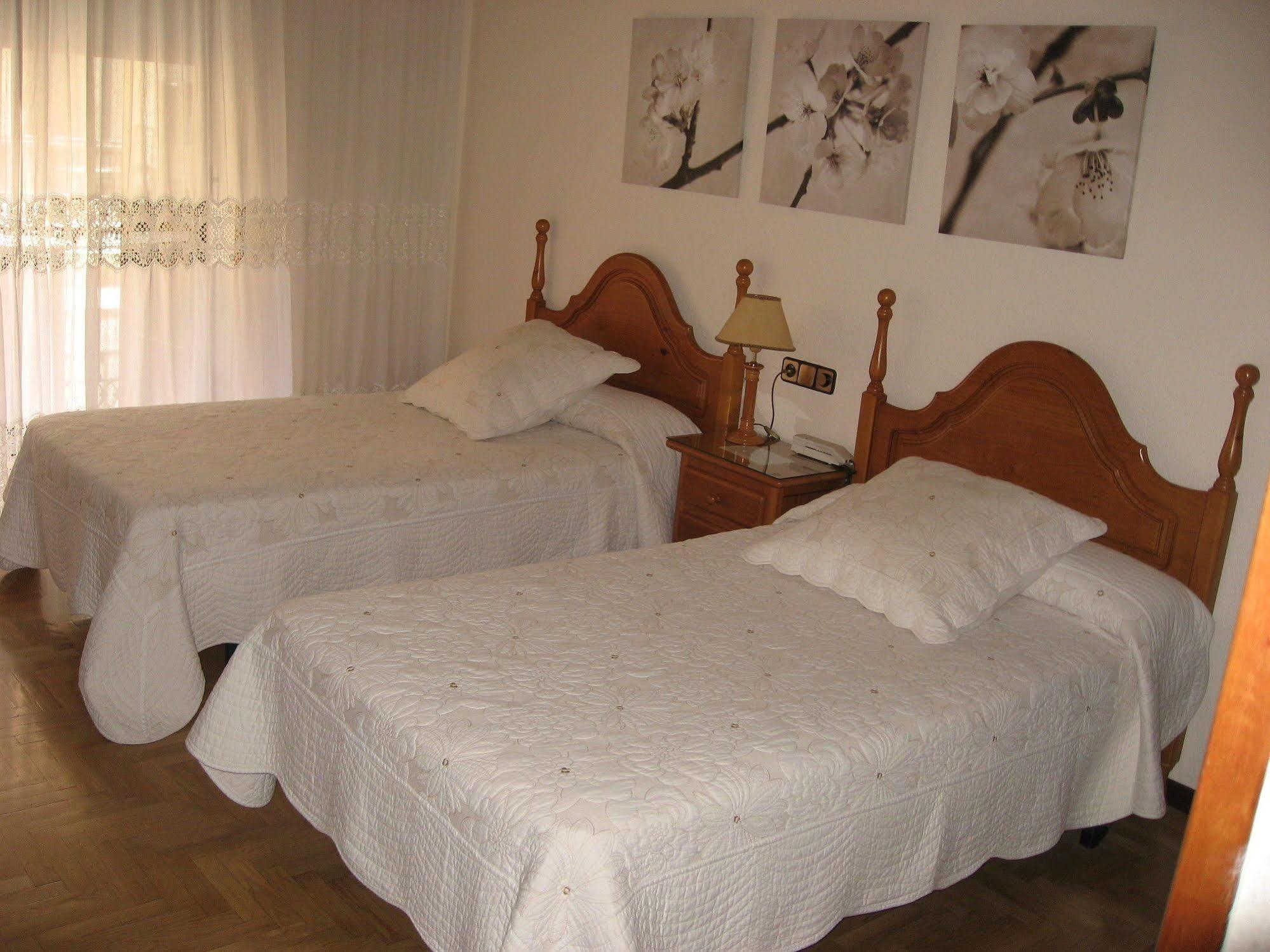 Hostal Maria Cristina Madrid Eksteriør billede