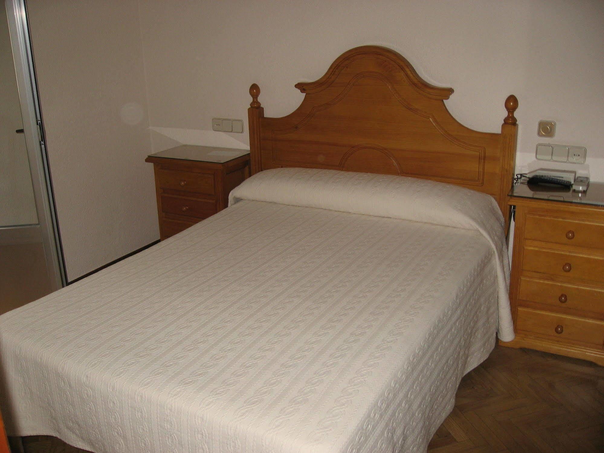 Hostal Maria Cristina Madrid Eksteriør billede