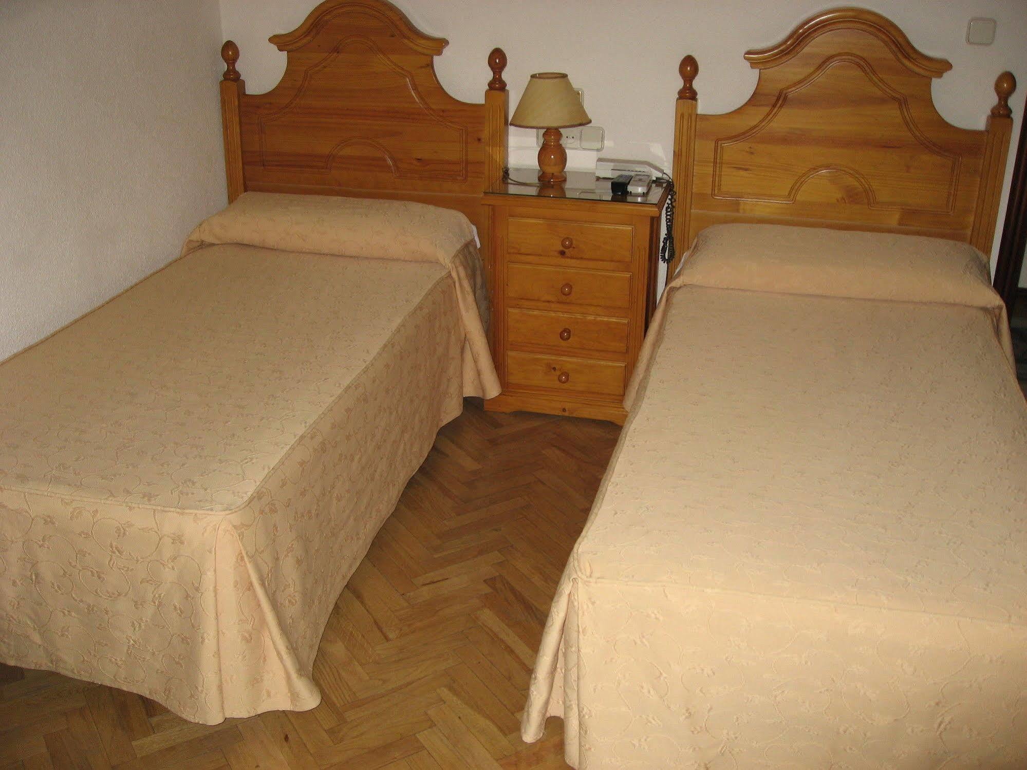 Hostal Maria Cristina Madrid Eksteriør billede