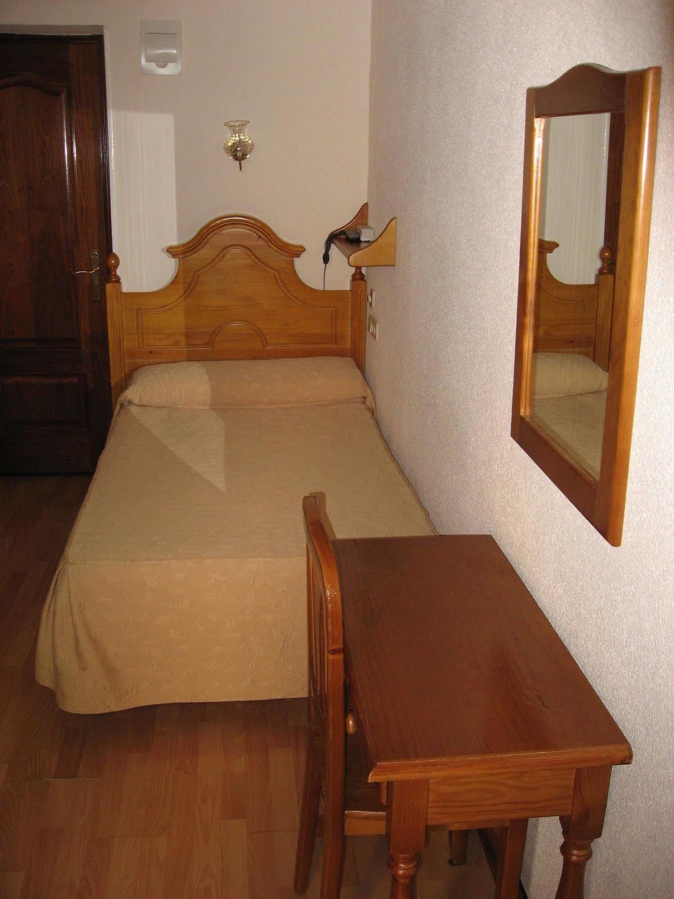 Hostal Maria Cristina Madrid Eksteriør billede