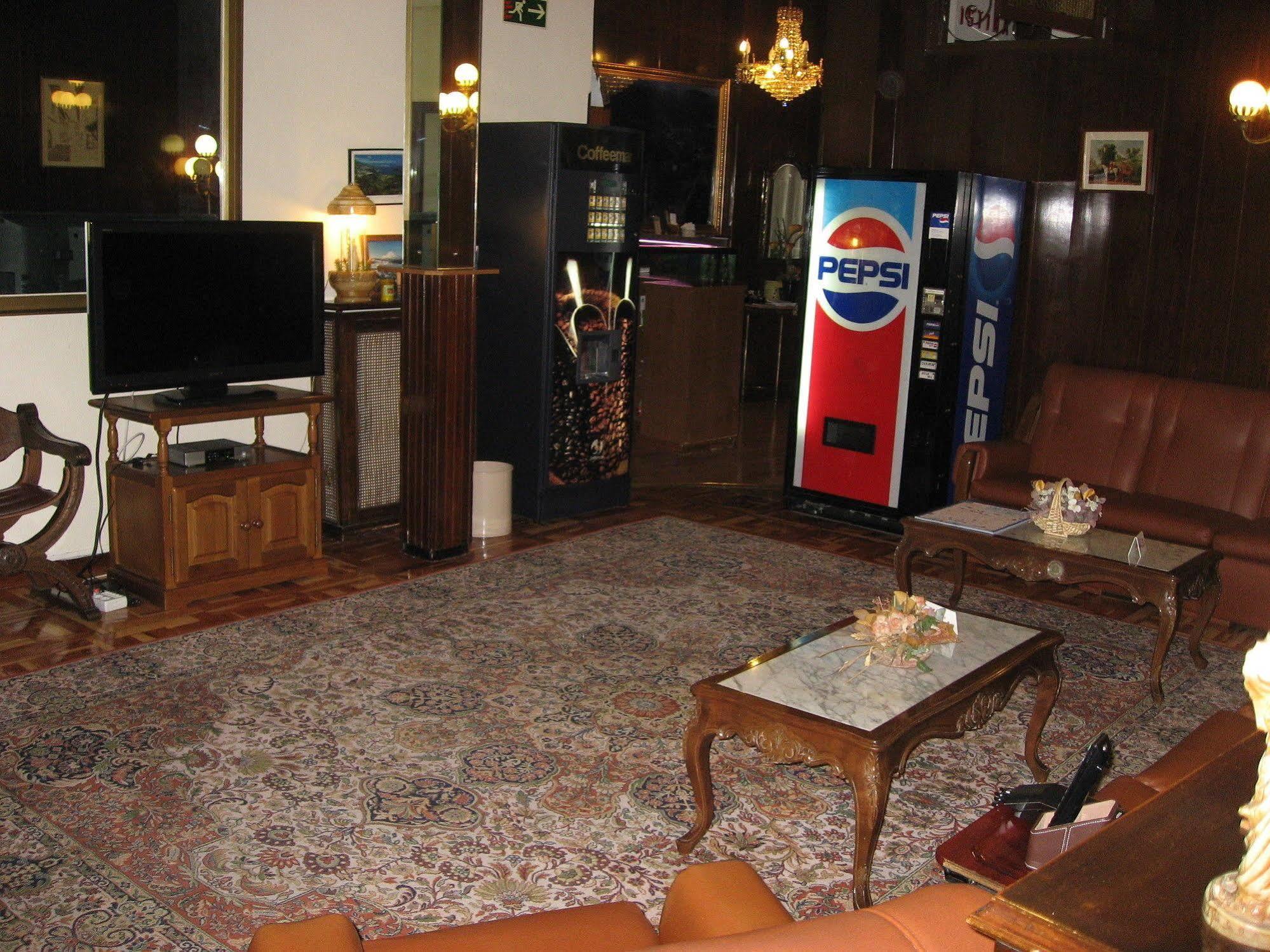 Hostal Maria Cristina Madrid Eksteriør billede