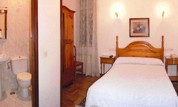 Hostal Maria Cristina Madrid Eksteriør billede